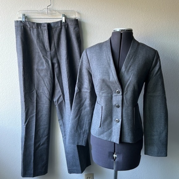 Pendleton Jackets & Blazers - Pendleton suit size 8 jacket 10 pant gray Virgin Wool lined Career